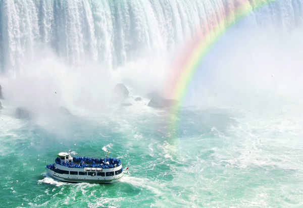 See-Niagara-Falls-by-boat